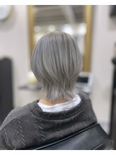 エイプリル ヘア スタジオ(April HAIR STUDIO) ホワイトカラー　ショートウルフ