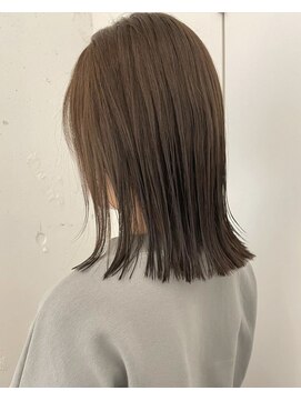 カウチ 板橋本町店(kauti) ぱつっとカットと透けカラー