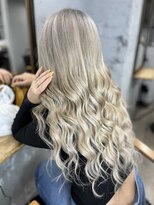 ワン(ONE)&nbsp;white beige