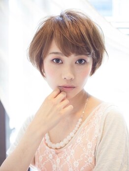 ディレクタースタイリストが表参道で培ったカット技術をご体感下さい。あなたの魅力を最大限引き出します。