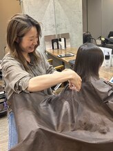 【西山えりな】（スタイリスト/歴15年）大人可愛い◎お手入れ楽ちんスタイル得意です☆