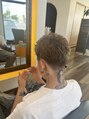 ヘアーアンドコークラシコ(Hair&Co. Clasico)&nbsp;スッキリ刈り上げて上は遊ばせる。大人のフェードスタイルです。