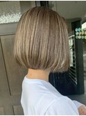 大人シアーベージュミニウルフボブミディアムレイヤー