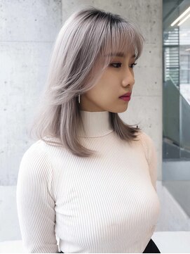 シエラ 堀江(CIERA.) グラデーションカラーシルバーアッシュウルフパーマ