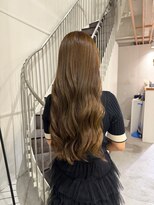 アトレ アネックス(attrait ANNEX)&nbsp;ブラウンロングは大人っぽさが引き立つ上質な仕上がり
