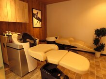 サロン(salon)の雰囲気（オートシャンプーやフルフラットのシャンプー台を完備）