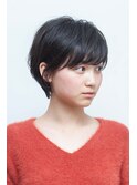 黒髪でも柔らかなショートヘア