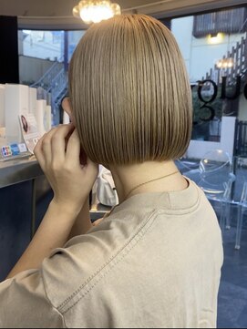 ジョニアンドロージ(Joni & Rougy) ストレートボブ/シルバーベージュ