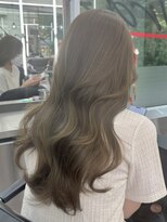 アルドーレフィエロ シンサイバシ(Ardore fiero shinsaibashi)&nbsp;レイヤーカット/カーキベージュ/ヘーゼルベージュ【小山田繭】