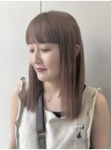 肌をきれいに魅せるラベンダーグレージュ