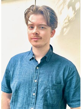 ジジバイワースホワイル(jiji by WORTH WHILE) 刈り上げセンターパートサーフカールフェザーパーママレットヘア