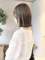 ルア(LUEA)&nbsp;ベージュ×外はねボブ