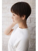 カライング(ing) 【+~ing】ハンサム刈り上げ女子ひし形ショート【畠山竜哉】