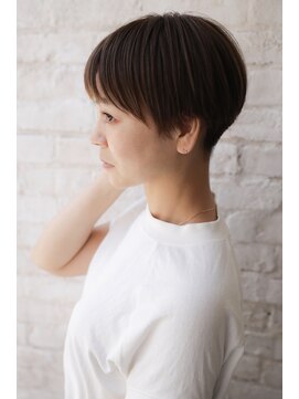 カライング(ing) 【+~ing】ハンサム刈り上げ女子ひし形ショート【畠山竜哉】