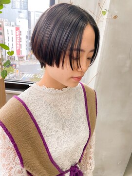 テトヘアー(teto hair) ハンサムショート黒髪前髪なし長めセンターパートセンター分け
