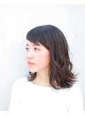 大人かわいいナチュラル小顔くせ毛風耳かけ暗髪ミディアム