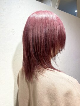 エヌプラス(N+) ストレートミディアムウルフ　1ブリーチ 透明感カシスピンク