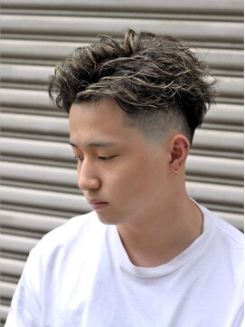 ノイセル 心斎橋(Noisyle) アップバング×ハイライト