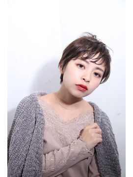 リラ バイ クオーレ(LIRA by CUORE) フェミニンショート