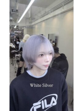 モアムー(Moremuu) ホワイトシルバー