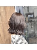 外ハネグレージュヘア