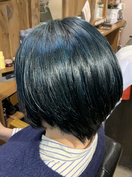 カムデンタウン(Camden Town) ヘアマニキュアでつくるブルーブラックカラー