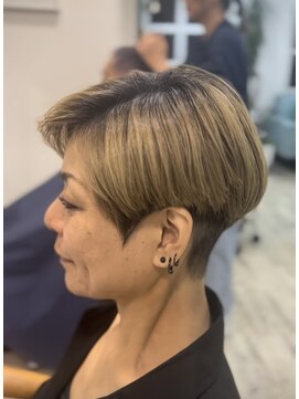 ボー(Beaux arts) 前下がりアシンメトリーボブ