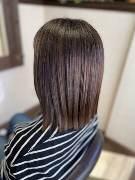 大人可愛い透明感グレーブラウン艶カラーストレートミディアム