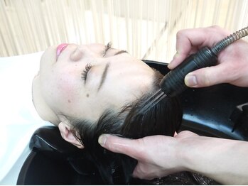 エムタニグチセルト(M.TANIGUCHI CERTO)の写真/いつものメニュー+aで頭皮からキレイに！素早い浸透力のnウォーターで、すっぴん地肌のまとまる髪へ♪