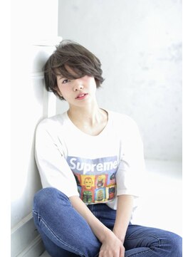 サンマルサン(303) 【303 HAIR AND TREATMENT】グレージュ×フェザーショート