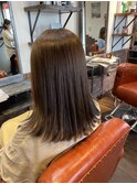 外ハネ風ミディアムスタイル