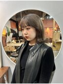 ミルクティーグレージュカラー外はねレイヤーブリーチ外はねボブ