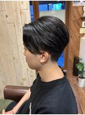 毛流れに宿る大人ムードを楽しむセンターパートショート♪