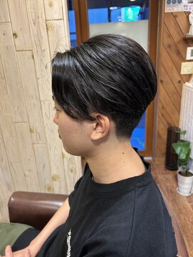 ユー(U.) 毛流れに宿る大人ムードを楽しむセンターパートショート♪