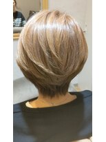 シー 豊川店(She)&nbsp;白髪ぼかしショート、40代、50代、60代