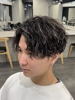 フィフス トウキョウ (fifth TOKYO)&nbsp;渋谷緩め波巻きスパイラルパーマメンズハイライト