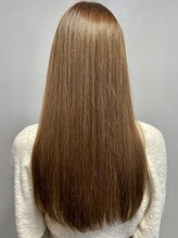 【透明感あふれるデザインカラー】と【こだわり髪質改善メニュー】をご用意