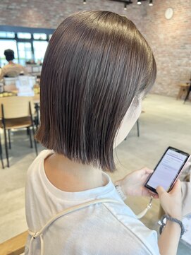 オーガニック アトリエ 大宮(organic+atelier) 20代30代40代外ハネアッシュグレージュ肩ライン耳掛け