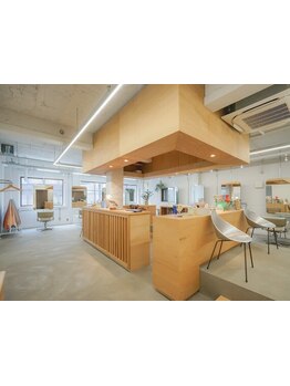 【本町駅徒歩5分】五感で触れる全てのモノにこだわり、お客様の居心地を重視した落ち着いた店内。