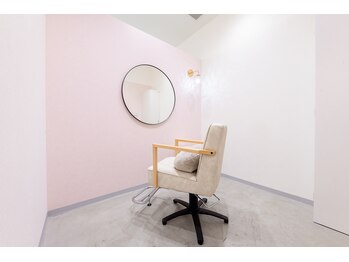 ロサ ブランシェ バイ エスト(Rosa Blanche by est)の写真/落ち着いた空間の隠れ家サロン