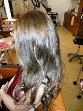 デザインヘアー ピアジェ 橿原店(DESIGN HAIR PIAGET) ☆KIRARA無造作・外国人風スモーキーカラートリートメント☆