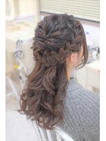 リサ 恵比寿(risa.)&nbsp;編み込みとねじりのハーフアップ