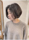 フラットラインのショートボブスタイル