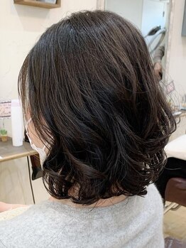 レガロヘアーデザイン(Regalo hair design)の写真/柔らかいウェーブならデザインパーマ、コテで巻いたようなふんわり巻髪ならデジタルパーマ◎