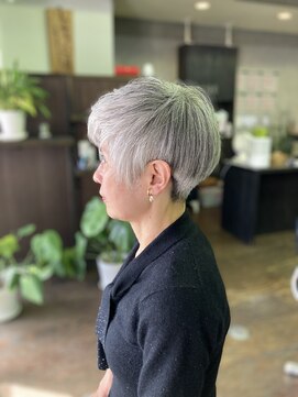 レディースタイルすぎやま アシンメトリーグレイヘア