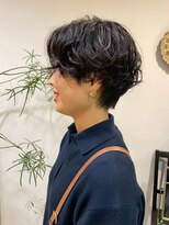 シー 岡崎(,SHE)&nbsp;立体レイヤー×艶感で魅せる洗練黒髪ショートスタイル