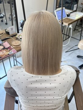 キキ(kiki by KENJE) White blonde