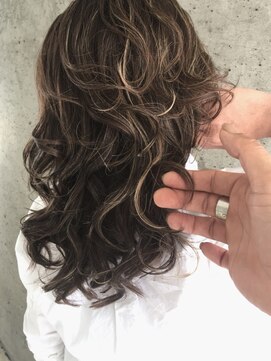 美容室 リアン(Lien) 透け感MAXのスモーキーアッシュ × ハイライト