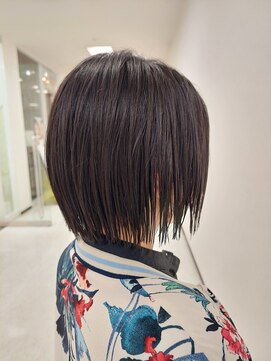 クレスフィリア (CLESC') ウエット感がオシャレ！ぱつっとボブ