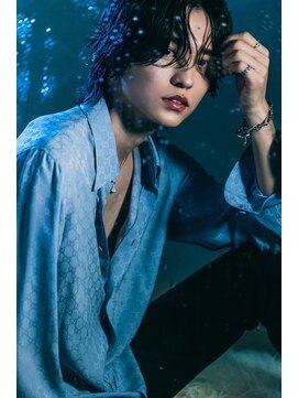 コア 新宿(CORE) センターパート/メンズセット/黒髪/メンズカット/ブルーカラー